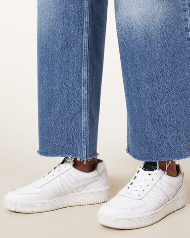 Vix Low Top Round Toe Leather Sneakers