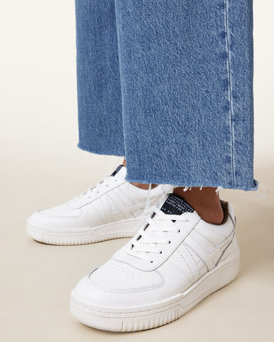 Vix Low Top Round Toe Leather Sneakers